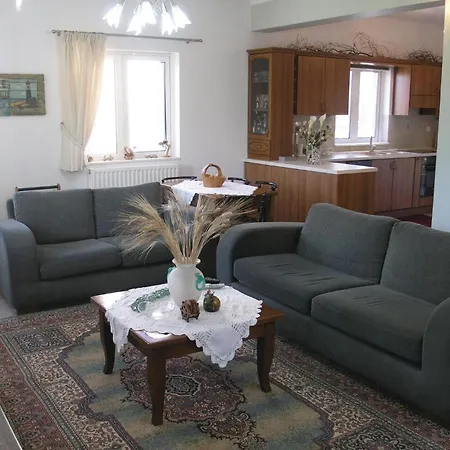 Cozy In Kamares Aigio Pel בית נופש