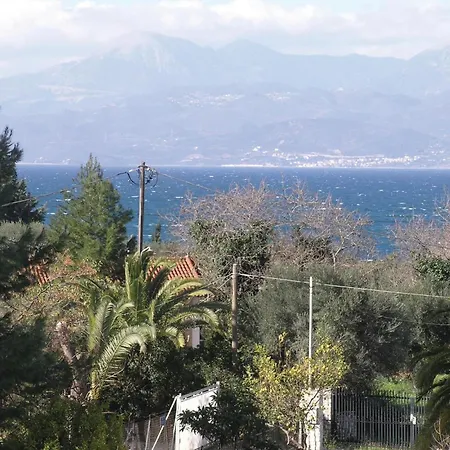 Cozy In Kamares Aigio Pel Hébergement de vacances