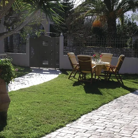 Cozy In Kamares Aigio Pel Hébergement de vacances